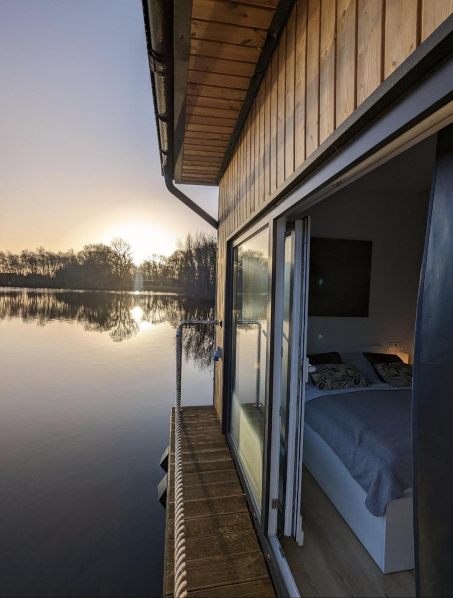 Hotel Hausboot Lena Papenburg Exterior foto
