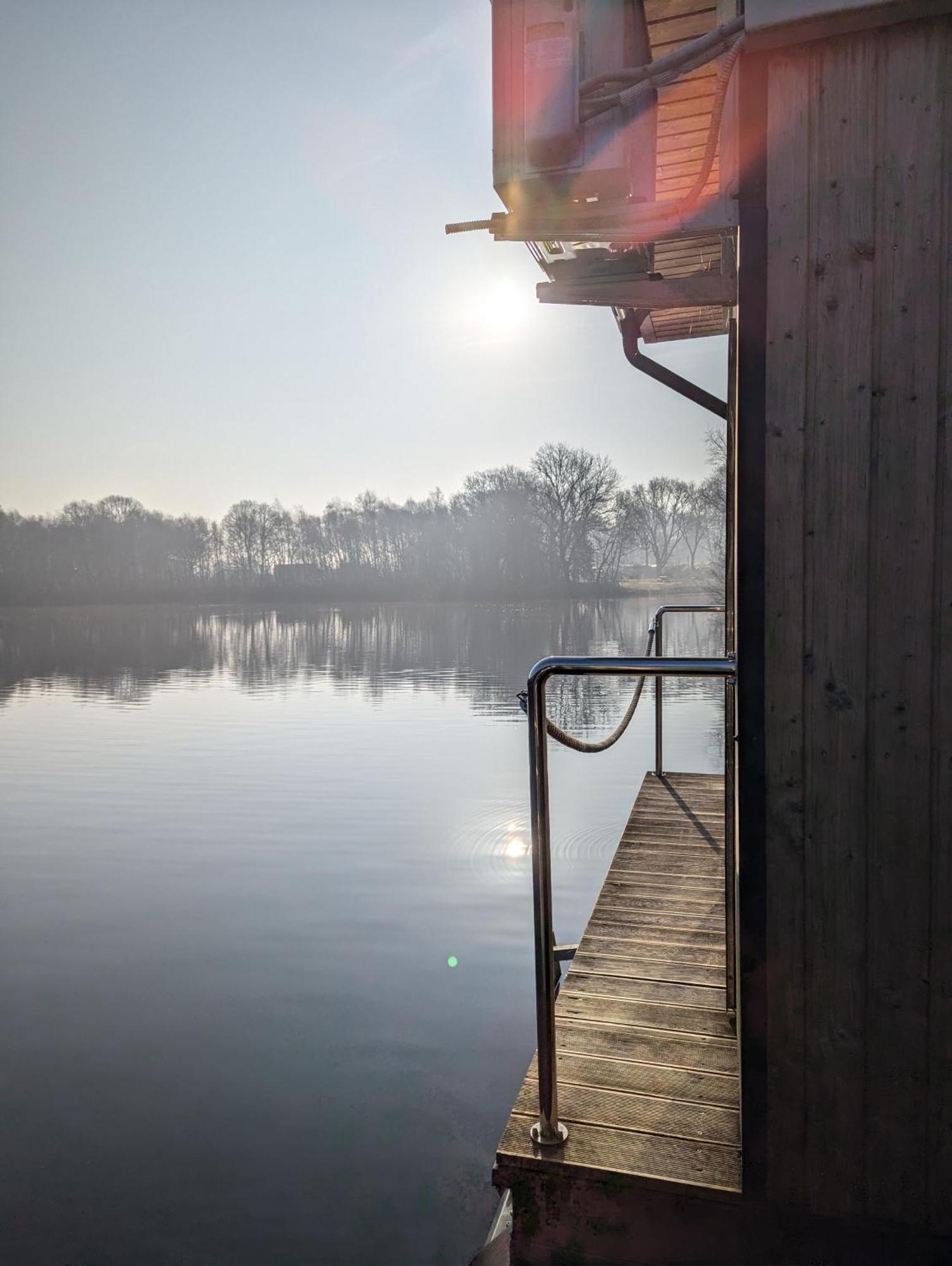 Hotel Hausboot Lena Papenburg Exterior foto